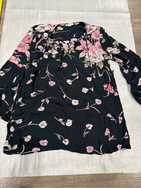Billabong Black Floral Tie-Front Long Sleeve Blouse